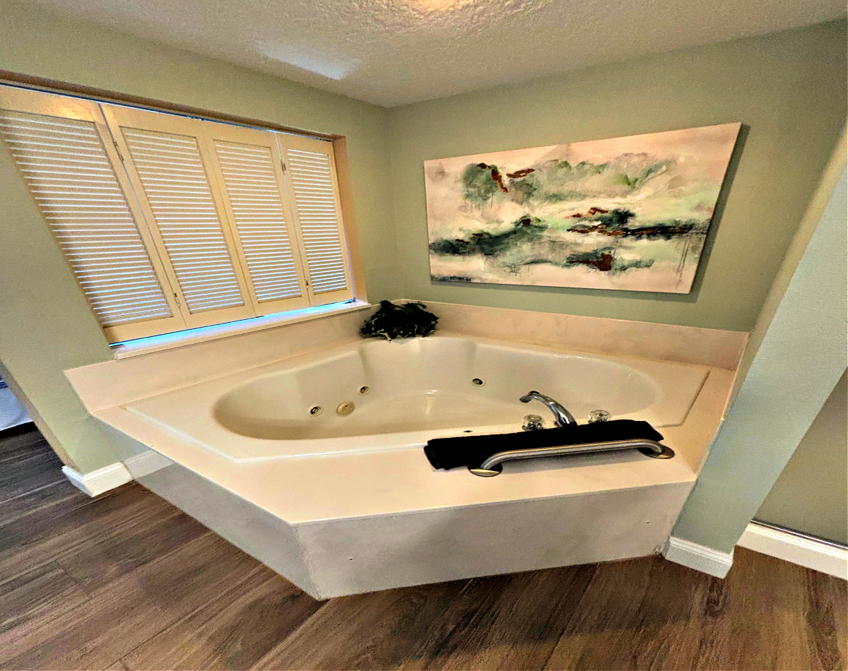 Lovely ocean view with  extra large balcony